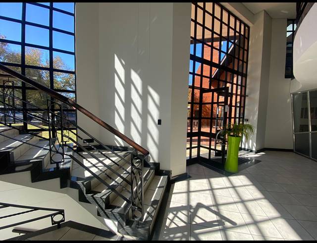 247M² OFFICE TO LET IN BRYANSTON